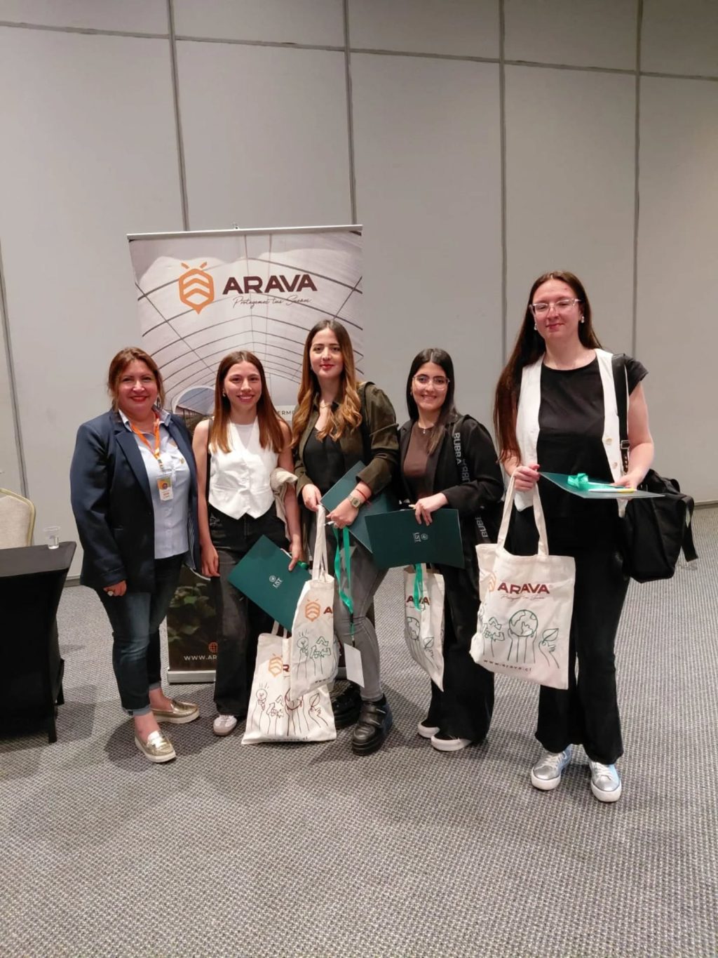 Instagram post from aravachile. This post is in position 0.